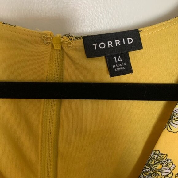 Torrid Yellow Floral Georgette Wrap Dress - Picture 4 of 10